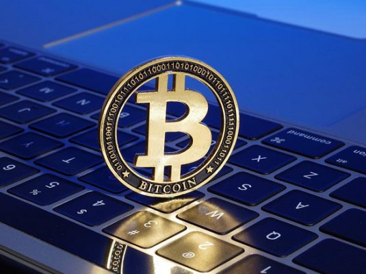 比特币创下历史新高后，为何衍生品市场波动加剧？深度解析高位震荡背后的五大动因